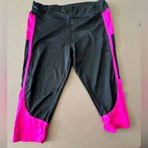 Capri workout Lycra Pants Women’s XL Black and Pink